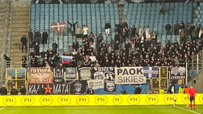 Вболівальники ПАОКа вивісили російський прапор під час матчу з «Динамо»
