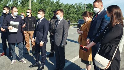 Володимир Зеленський анонсував електронну чергу у пункті пропуску "Тиса" Володимир Зеленський анонсував електронну чергу у пункті пропуску "Тиса"