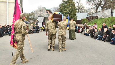 Поховали Героя на Алеї Слави Раковського кладовища. 28 червня чоловіку мало виповнитися 55 років. Поховали Героя на Алеї Слави Раковського кладовища. 28 червня чоловіку мало виповнитися 55 років.