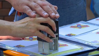 У Чернігові на Валу погасили нову марку від Укрпошти про літак “Мрія”