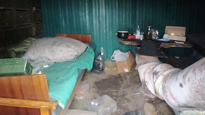 "Приїхали з добром". Жителі В'язового на Сумщині показали зіпсовані росіянами приміщення елеватора