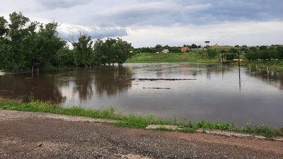 Рівень переливу дамби Старокримського водосховища поступово знижується