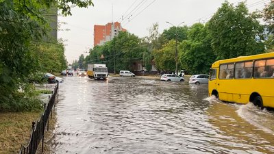 Злива у Чернігові: синоптики зафіксували майже половину місячної норми опадів за вечір