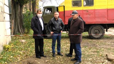 Додому через вікно – у житомирській триповерхівці тріскаються стіни і просідає підлога