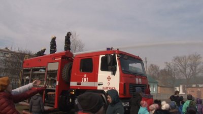 Черкаські надзвичайники розповіли ліцеїстам про особливості професії
