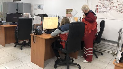 Близько 15 виїздів на день мають водії швидкої медичної допомоги Близько 15 виїздів на день мають водії швидкої медичної допомоги