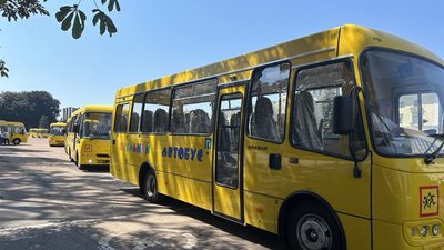 Громади Хмельниччини отримали шкільні автобуси