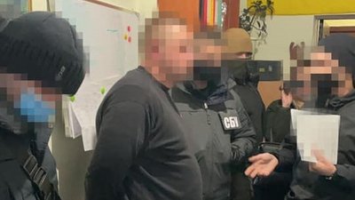 На Житомирщині затримали військового за вимагання хабаря у солдата На Житомирщині затримали військового за вимагання хабаря у солдата