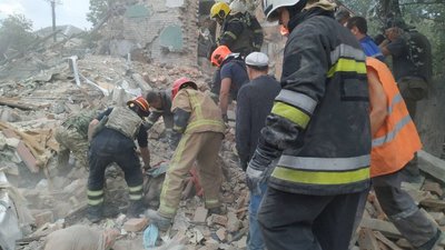 "Повністю обвалився під'їзд". Під час ракетного удару по Чугуєву 16 липня загинуло подружжя