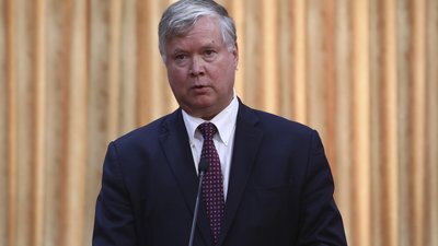 Заступник Помпео планує прилетіти у Київ