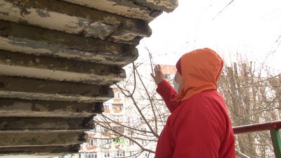"Напізруйнованими сходами страшно ходити": у Черкасах шукають, хто їх відремонтує "Напізруйнованими сходами страшно ходити": у Черкасах шукають, хто їх відремонтує