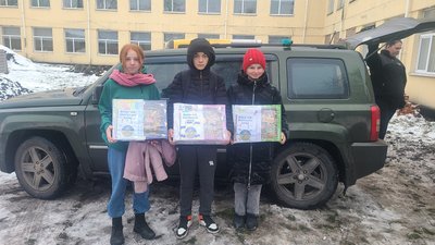 Вінничани збирають гумвантаж на Донецький напрямок Вінничани збирають гумвантаж на Донецький напрямок