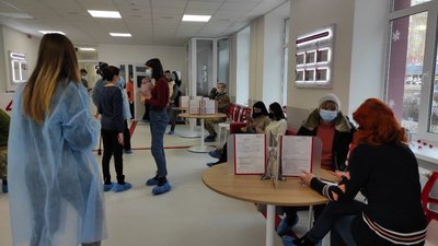 Кров та іграшки: Черкаські студенти взяли участь у акції для онкохворих дітей Кров та іграшки: Черкаські студенти взяли участь у акції для онкохворих дітей