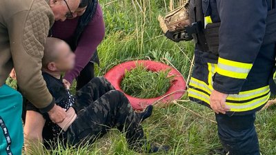 Тонув за 100 метрів від берега: на Донеччині врятували чоловіка з води