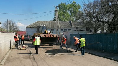 У Кропивницькому ремонтують ями на дорогах У Кропивницькому ремонтують ями на дорогах