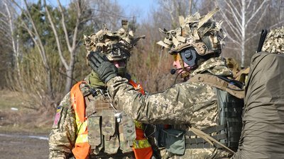 На Житомирщині десантники розпочали тактичні навчання з бойовою стрільбою (ОНОВЛЕНО) На Житомирщині десантники розпочали тактичні навчання з бойовою стрільбою (ОНОВЛЕНО)
