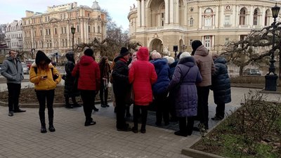 Доторкнулися до архітектури. В Одесі провели екскурсію для людей з вадами зору Доторкнулися до архітектури. В Одесі провели екскурсію для людей з вадами зору