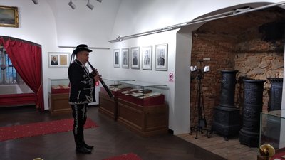 Музичний інструмент тараґот передали Ужгородському замку