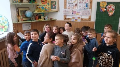 Учні Тернопільської ЗОШ №4 під час хакатону Учні Тернопільської ЗОШ №4 під час хакатону