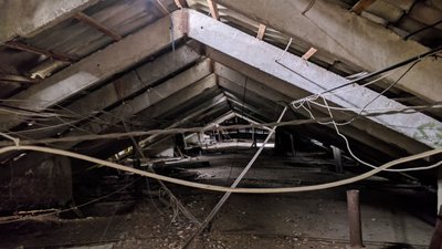 У Миколаєві жителі п’ятиповерхівки півтора року чекають на початок ремонту даху