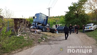 Захотів покататися: на Вінниччині поліцейські затримали викрадача вантажівки Захотів покататися: на Вінниччині поліцейські затримали викрадача вантажівки