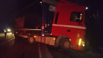 В аварії за участю легковика і вантажівки на Волині загинув 32-річний чоловік В аварії за участю легковика і вантажівки на Волині загинув 32-річний чоловік