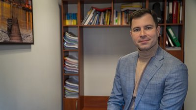 "З мене вимагали хабар". Громадянину Грузії, який живе на Дніпропетровщина 30 років, відмовили продовжити посвідку "З мене вимагали хабар". Громадянину Грузії, який живе на Дніпропетровщина 30 років, відмовили продовжити посвідку