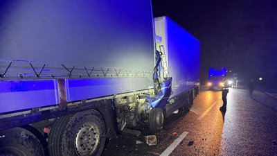 Місце ДТП за участю трьох вантажівок у селі Маяки на Одещині, 26 серпня 2026 року