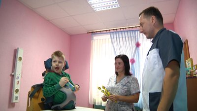 Крісло-вертикалізатор, розроблене та виготовлене у Житомирі, удосконалять Крісло-вертикалізатор, розроблене та виготовлене у Житомирі, удосконалять