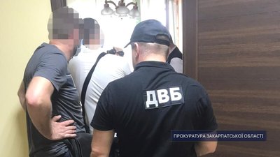 500 доларів за закриття кримінального провадження: на Закарпатті затримали слідчого