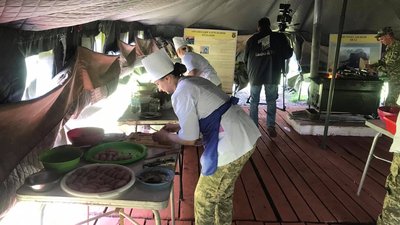 На Львівщині між рестораторами та військовими провели змагання на кращого кухаря