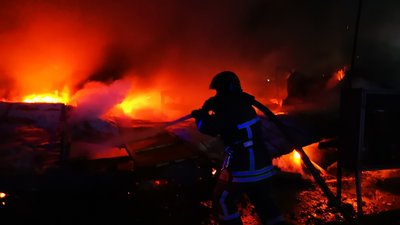 В Одесі горів склад: вогонь охопив 450 квадратних метрів В Одесі горів склад: вогонь охопив 450 квадратних метрів