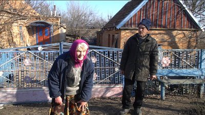 “Ми у справжньому пеклі”: мешканці Новоданилівки про життя за чотири кілометри від лінії фронту “Ми у справжньому пеклі”: мешканці Новоданилівки про життя за чотири кілометри від лінії фронту