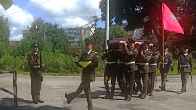 На Житомирщині попрощалися із загиблим в зоні ООС військовим Олексієм Кайдановичем На Житомирщині попрощалися із загиблим в зоні ООС військовим Олексієм Кайдановичем