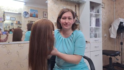 Кропивничанка створює протези для людей з облисінням