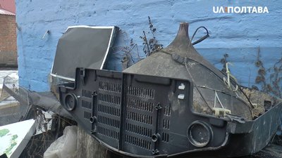 Зруйнований монітор та телевізор