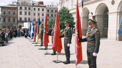 Урочиста церемонія винесення прапорів військових та оборонних структур України у Львові
