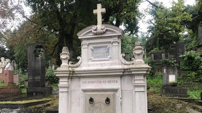 У Львові провели екскурсію відреставрованими скульптурами на Личаківському кладовищі У Львові провели екскурсію відреставрованими скульптурами на Личаківському кладовищі