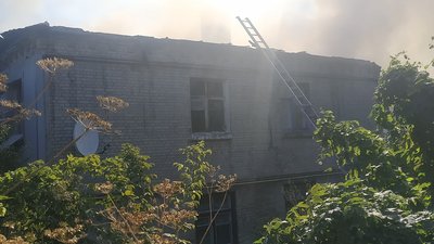 Пожежа в Ізюмі: постраждалим жителям гуртожитку виплатили матеріальну допомогу