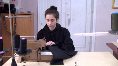 Студенти коледжу з Вінниччини шиють спіднє для оборонців