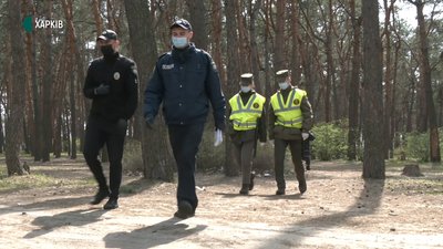Поліцейський рейд харківським гідропарком: хто продовжує гуляти лісосмугою