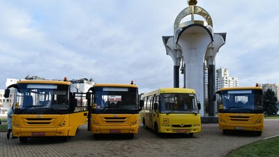 Шкільні автобуси на Волині