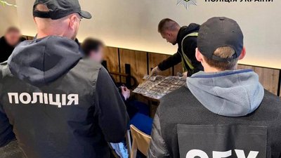 Затримання підозрюваного та вилучення грошей