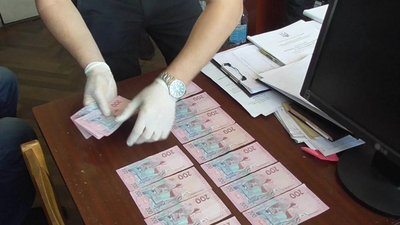 Затримали під час передачі хабаря: черкащанин намагався підкупити поліціянта