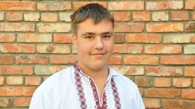 Діти та батьки співають про війну: на Дніпропетровщині зняли кліп Діти та батьки співають про війну: на Дніпропетровщині зняли кліп