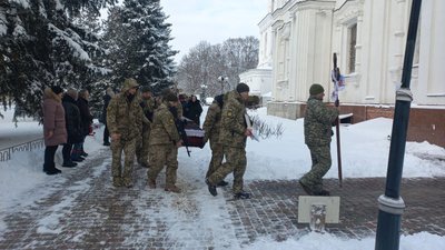 У Полтаві прощаються із двома воїнами, які захищали Україну У Полтаві прощаються із двома воїнами, які захищали Україну