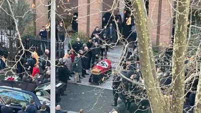 У Римі влаштували похорони з труною, обгорнутою у свастику. Церква засудила
