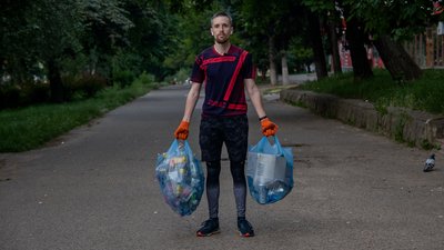 Збирає сміття під час пробіжок. Олександр Науменко. СУСПІЛЬНЕ | ЛЮДИ
