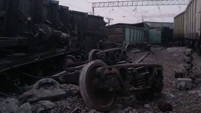 У Забайкальському краї Росії зіткнулися два вантажні потяги. Які наслідки
