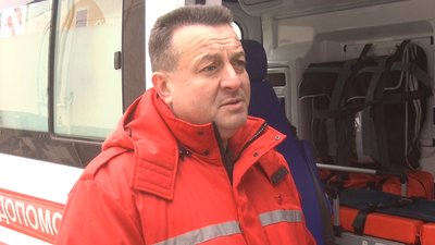 Медиків спецбригад пересадили з гвинтокрилів у сучасні реанімобілі, каже фельдшер Сергій Яцишин. Фото: Суспільне. Поділля. Медиків спецбригад пересадили з гвинтокрилів у сучасні реанімобілі, каже фельдшер Сергій Яцишин. Фото: Суспільне. Поділля.